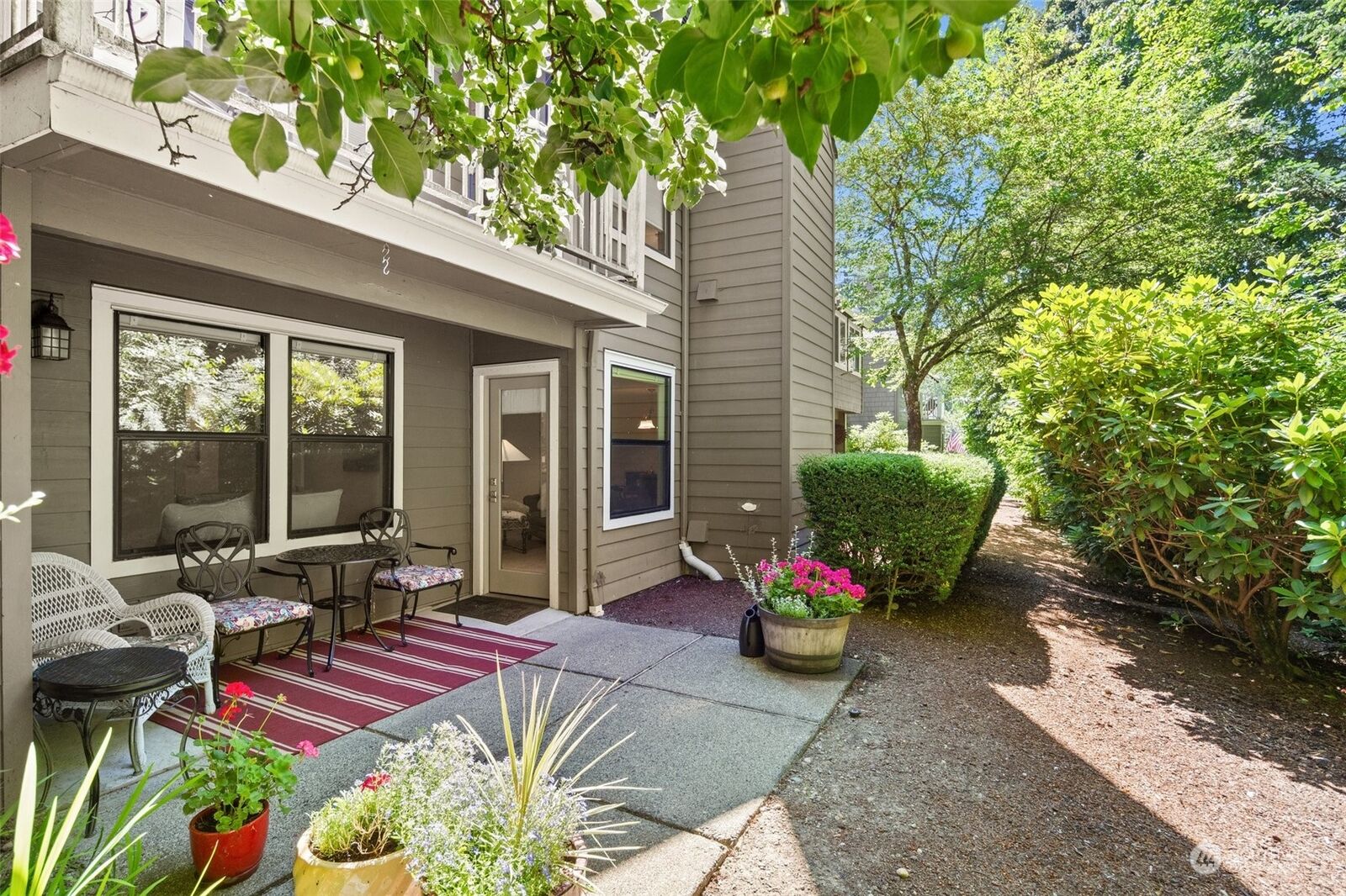 Property Photo:  4073 220th Place SE 1040  WA 98029 