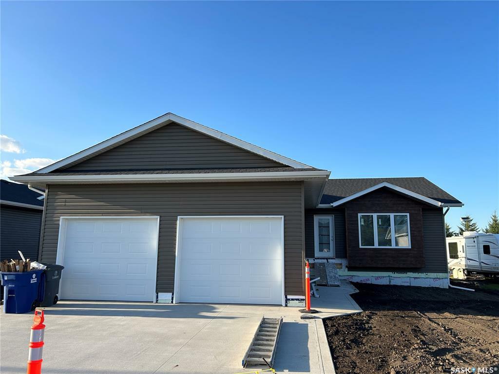 Property Photo: 216 Kestrel Court SK S0K 3R0
