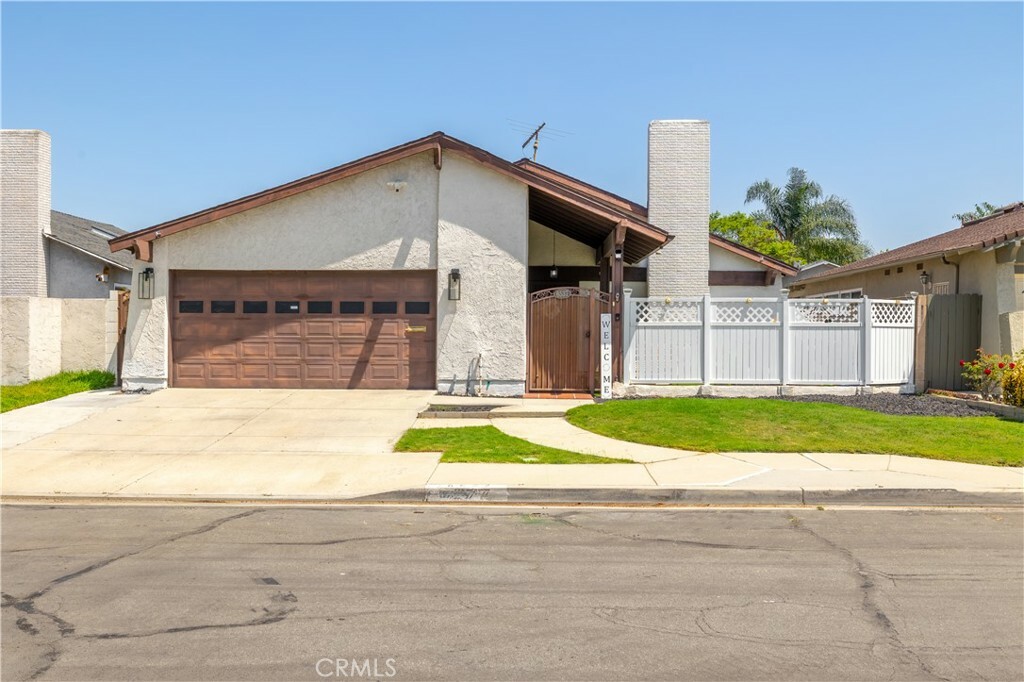 Property Photo:  6537 Reefton Avenue  CA 90630 