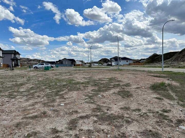 Property Photo:  104 10 Avenue SE  AB T0J 0Y6 