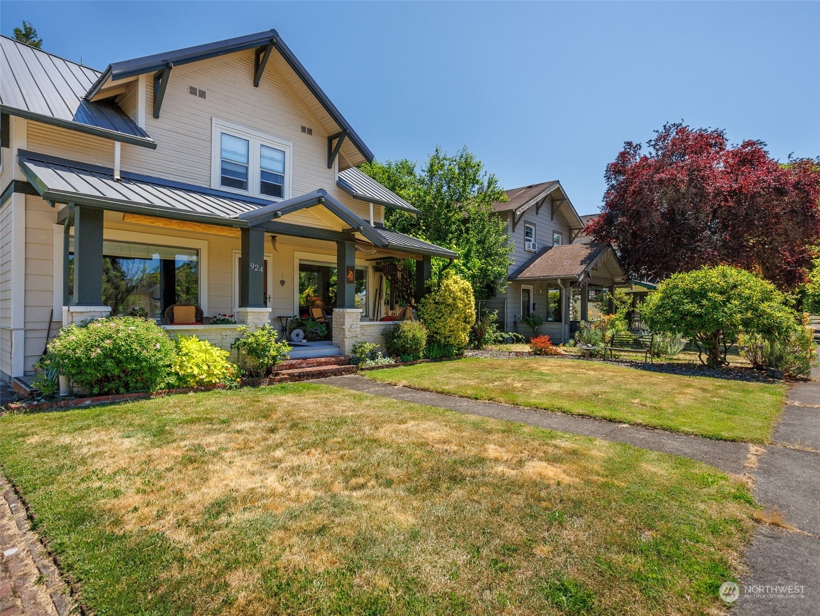 Property Photo:  924 E Street  WA 98531 