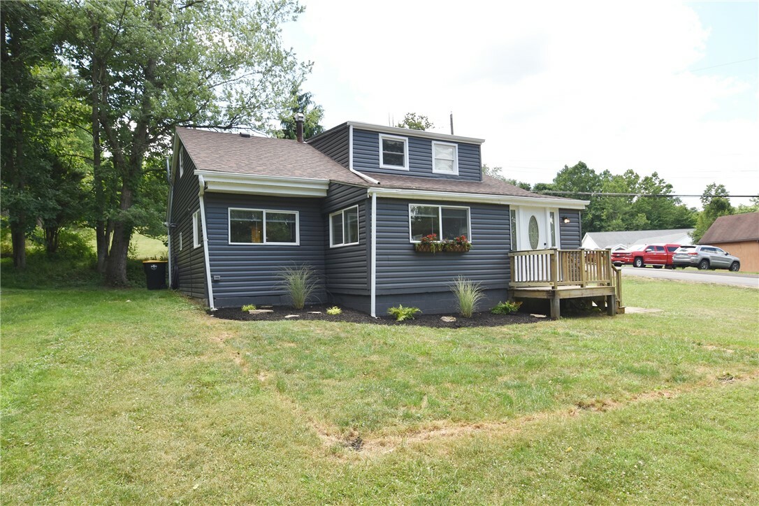 Property Photo:  6147 Mountain Ave  PA 15102 