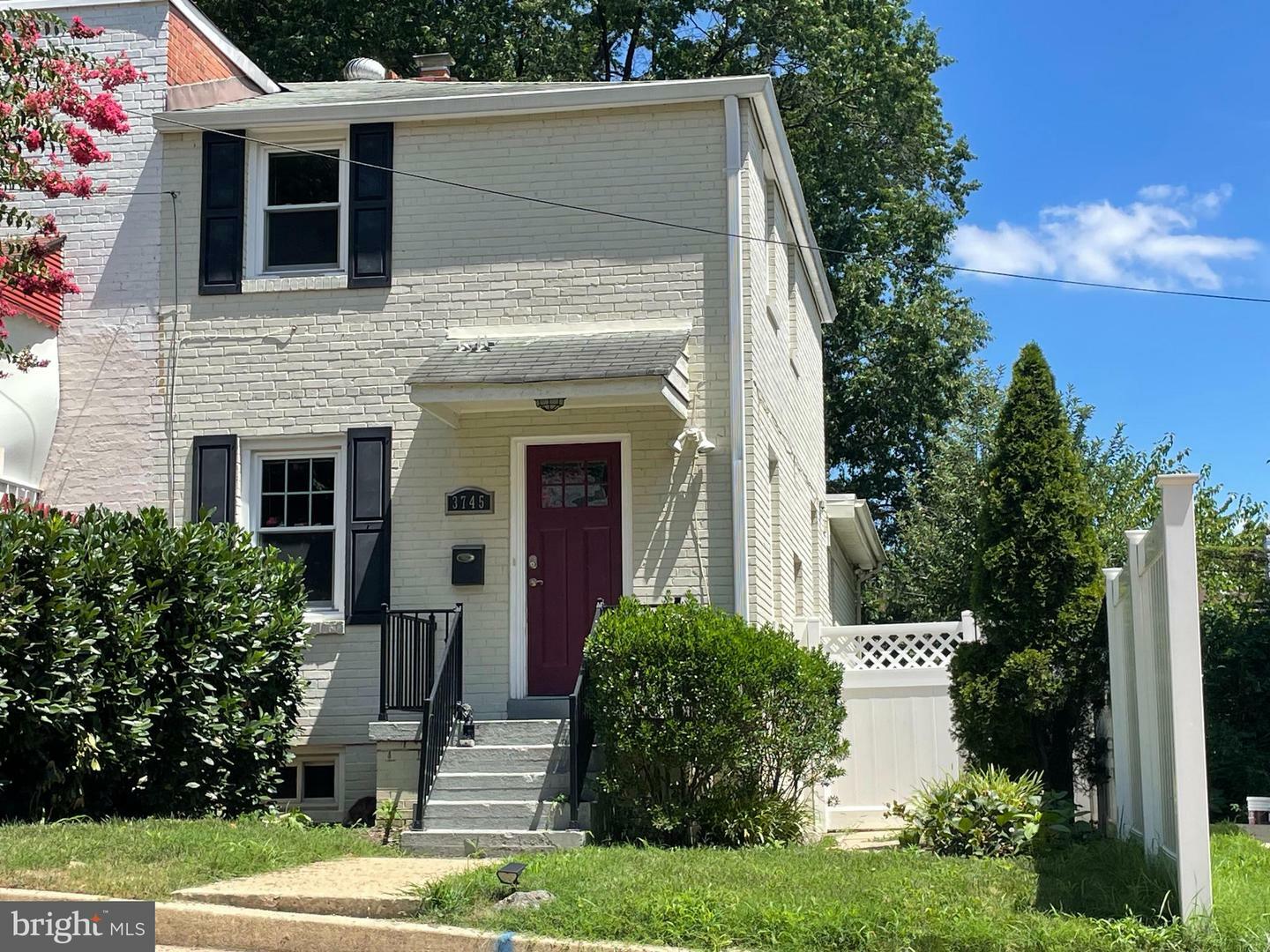 Property Photo: 3745 S Four Mile Run Drive VA 22206