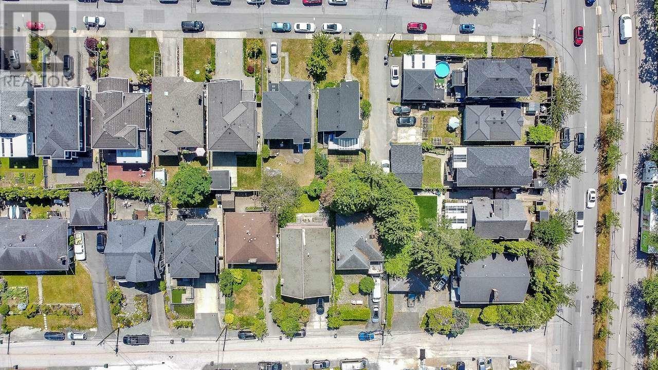 Photo de la propriété:  3727 Price Street  BC V5G 2K9 