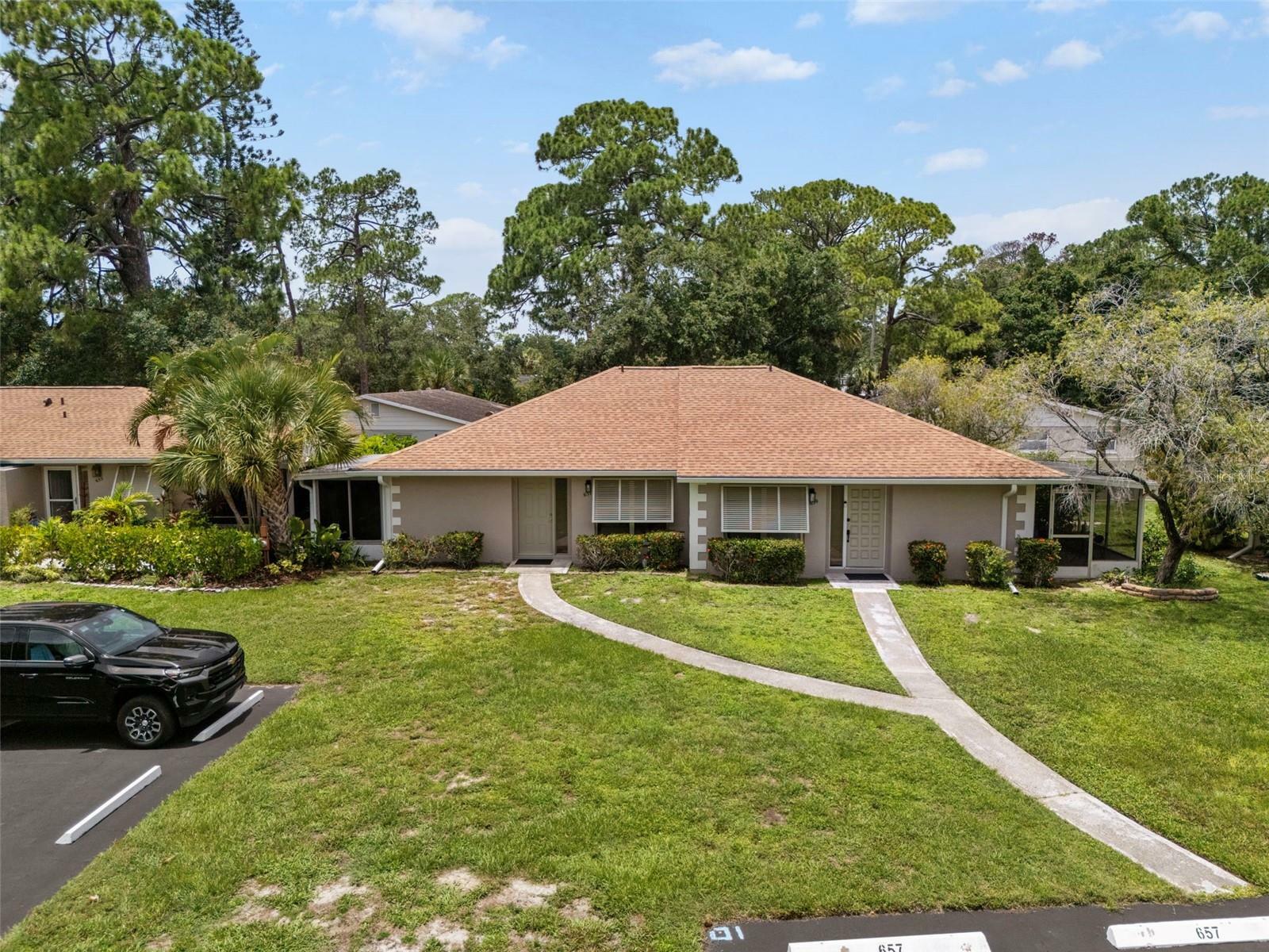 Property Photo:  657 N Jefferson Avenue 657  FL 34237 