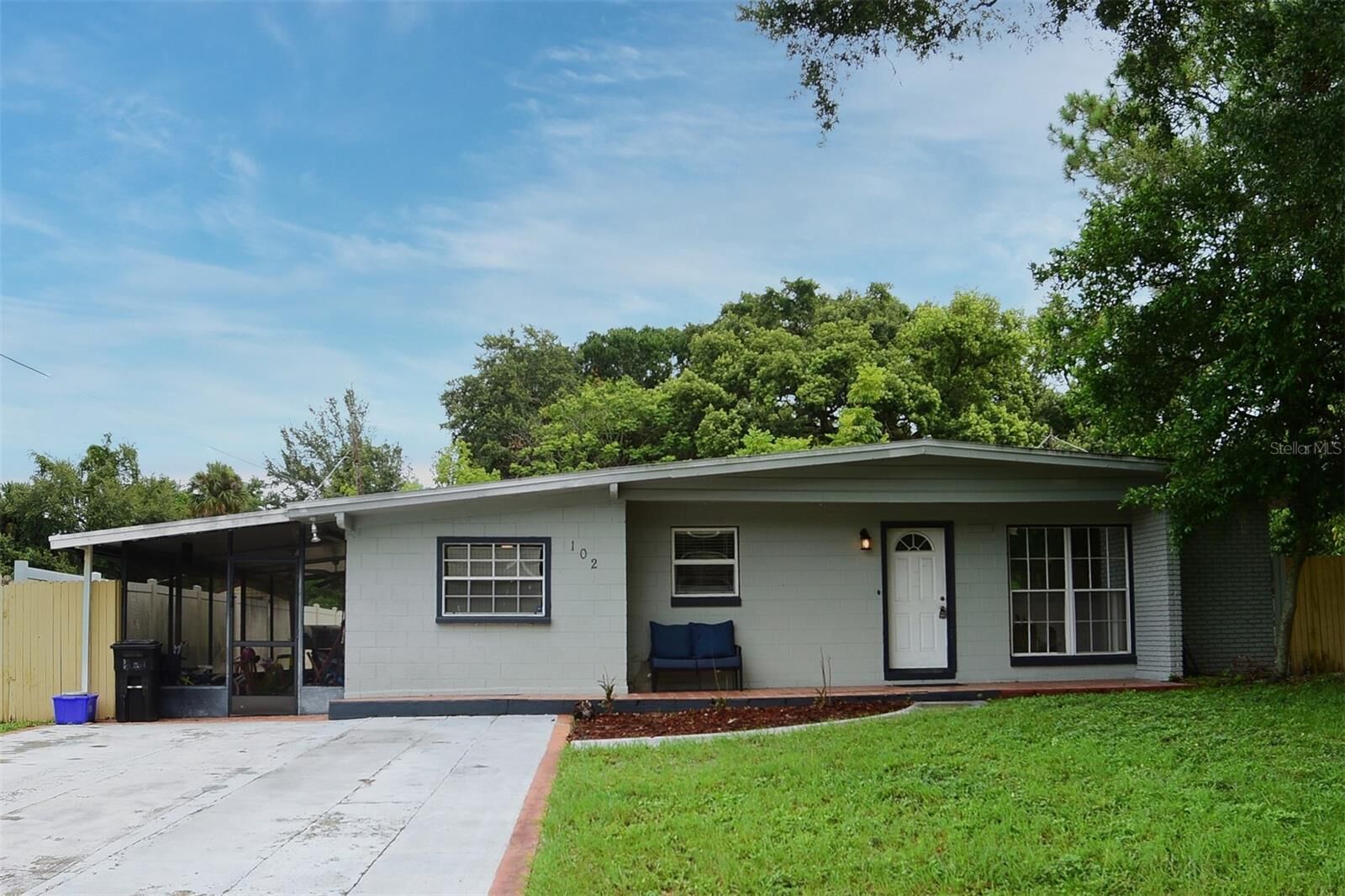 Property Photo:  102 W Woodland Drive  FL 32773 
