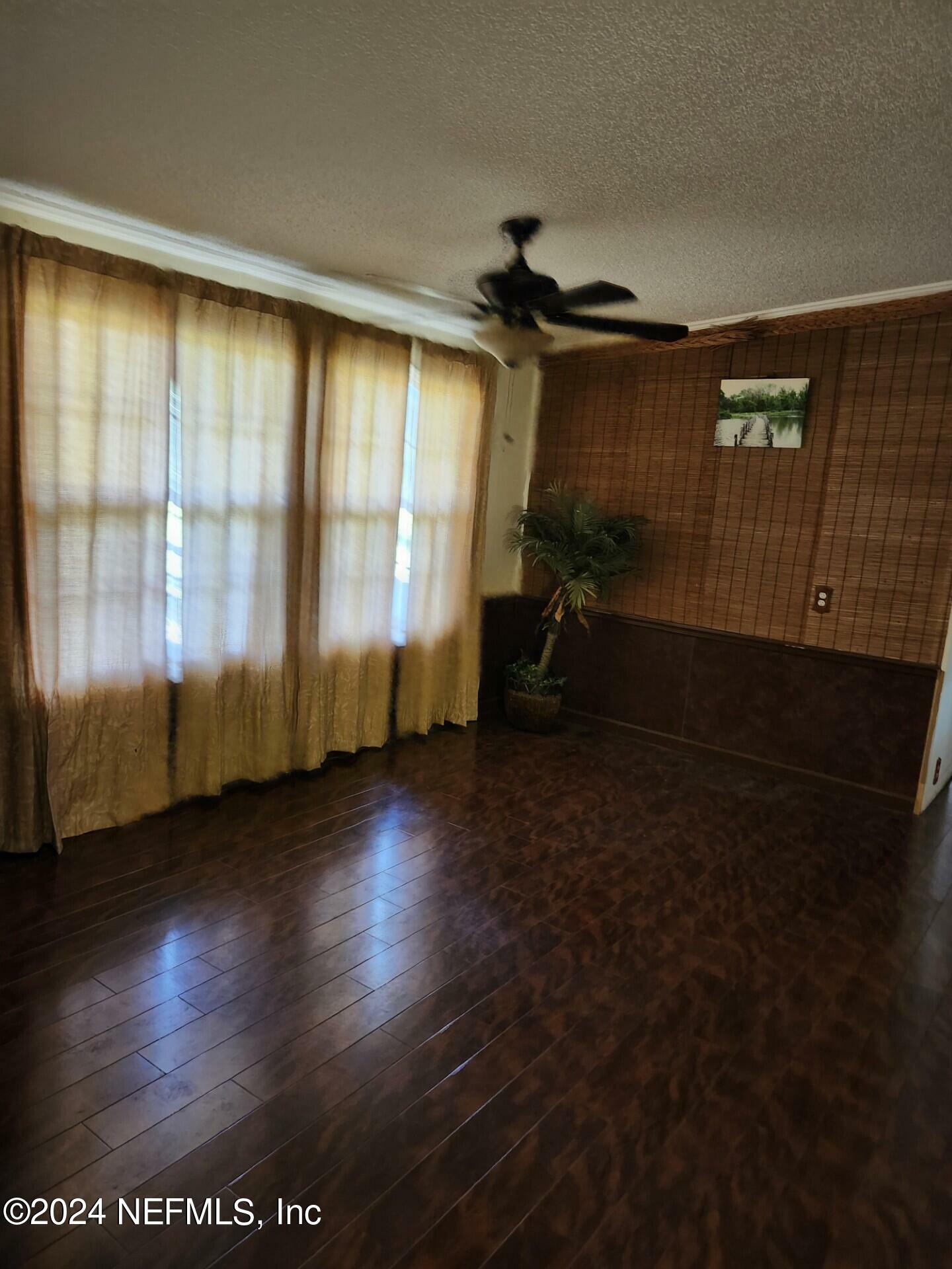 Property Photo:  901 County Road 308B  FL 32181 