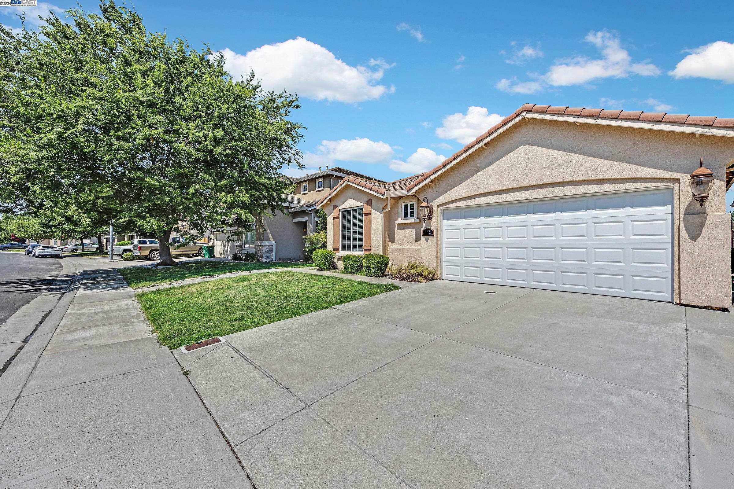 Property Photo:  2309 Autumn Oak Pl  CA 95209 