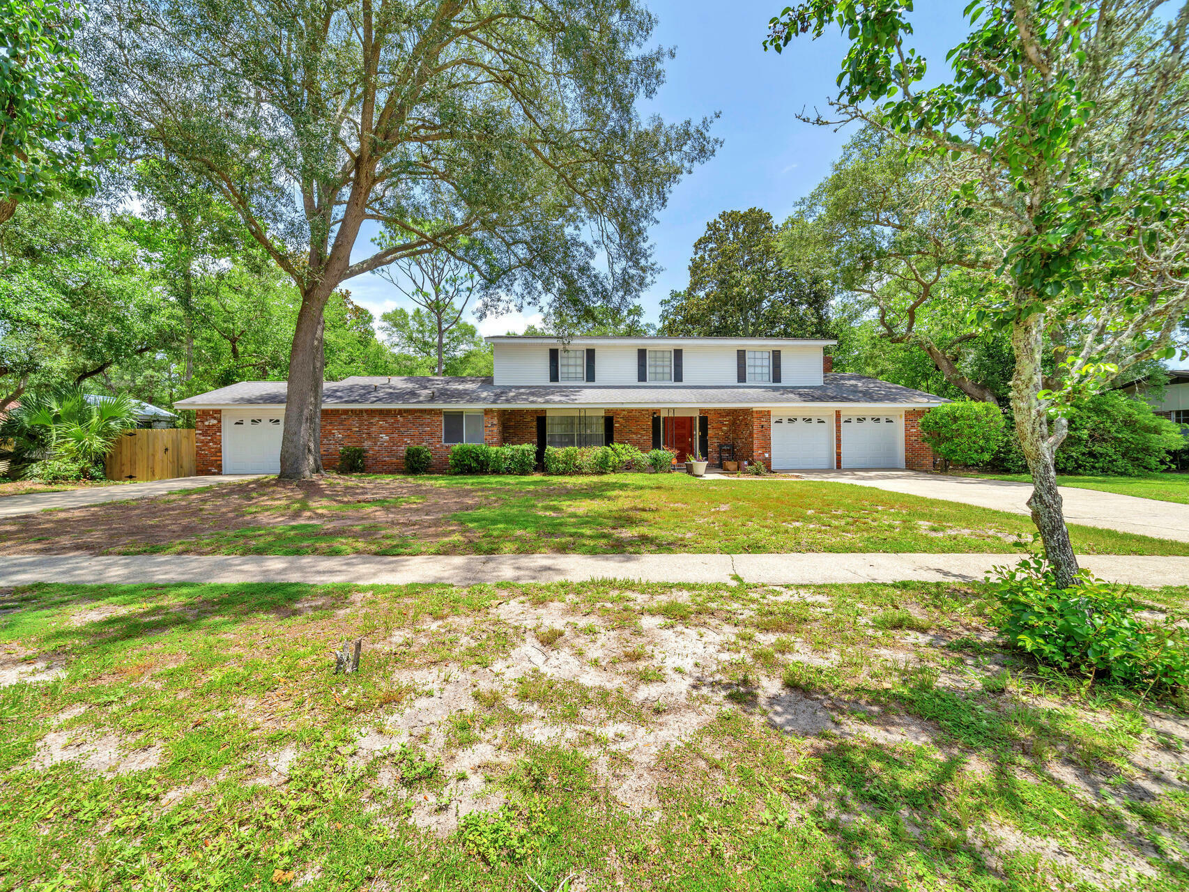 Property Photo:  628 NE Camborne Avenue  FL 32547 