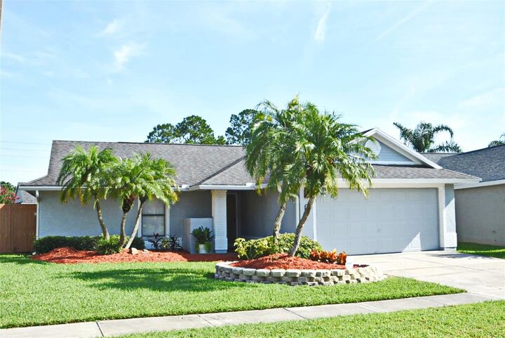 Property Photo:  552 Holbrook Circle  FL 32746 