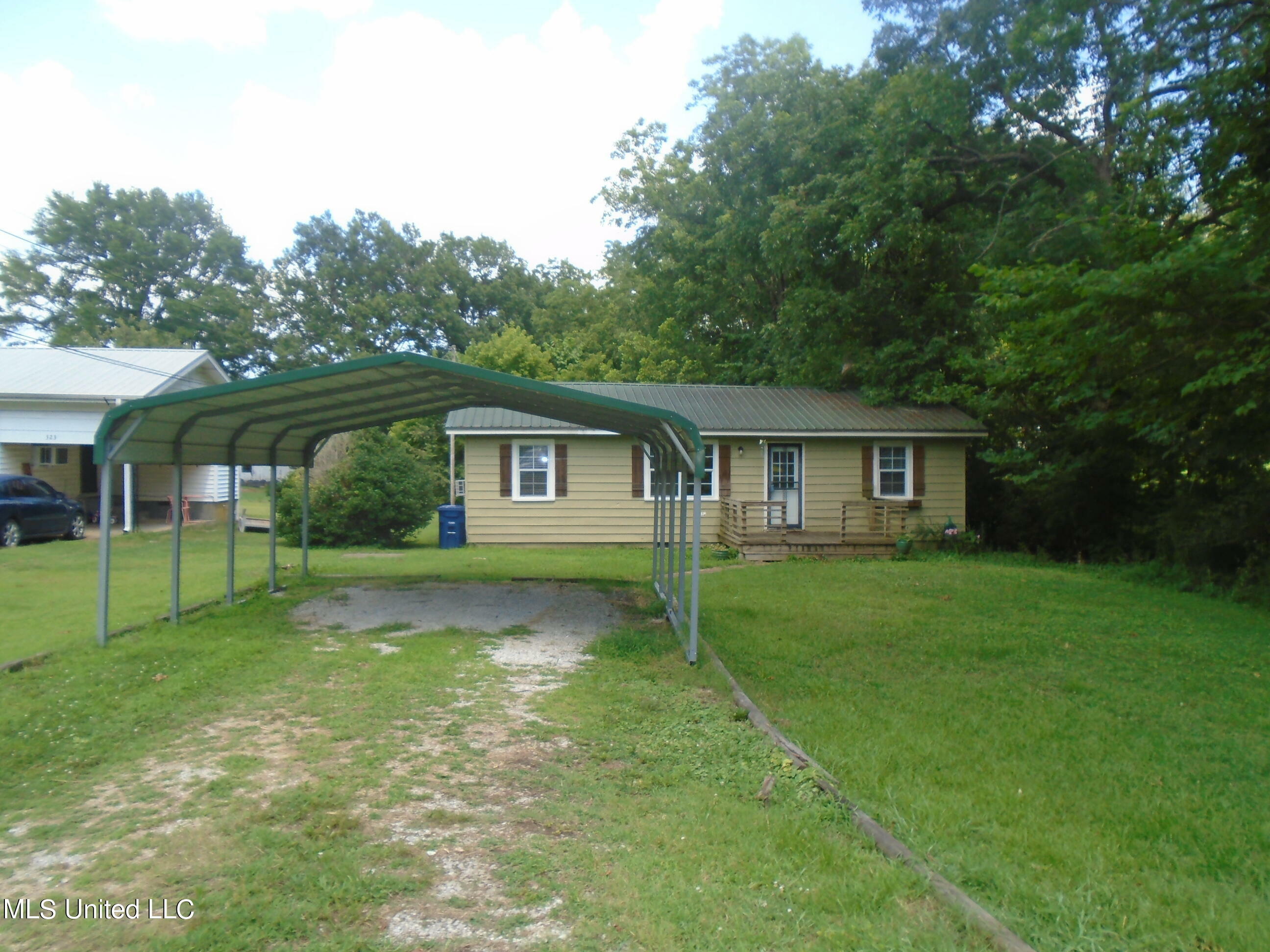 Property Photo:  329 Court Street  MS 38603 