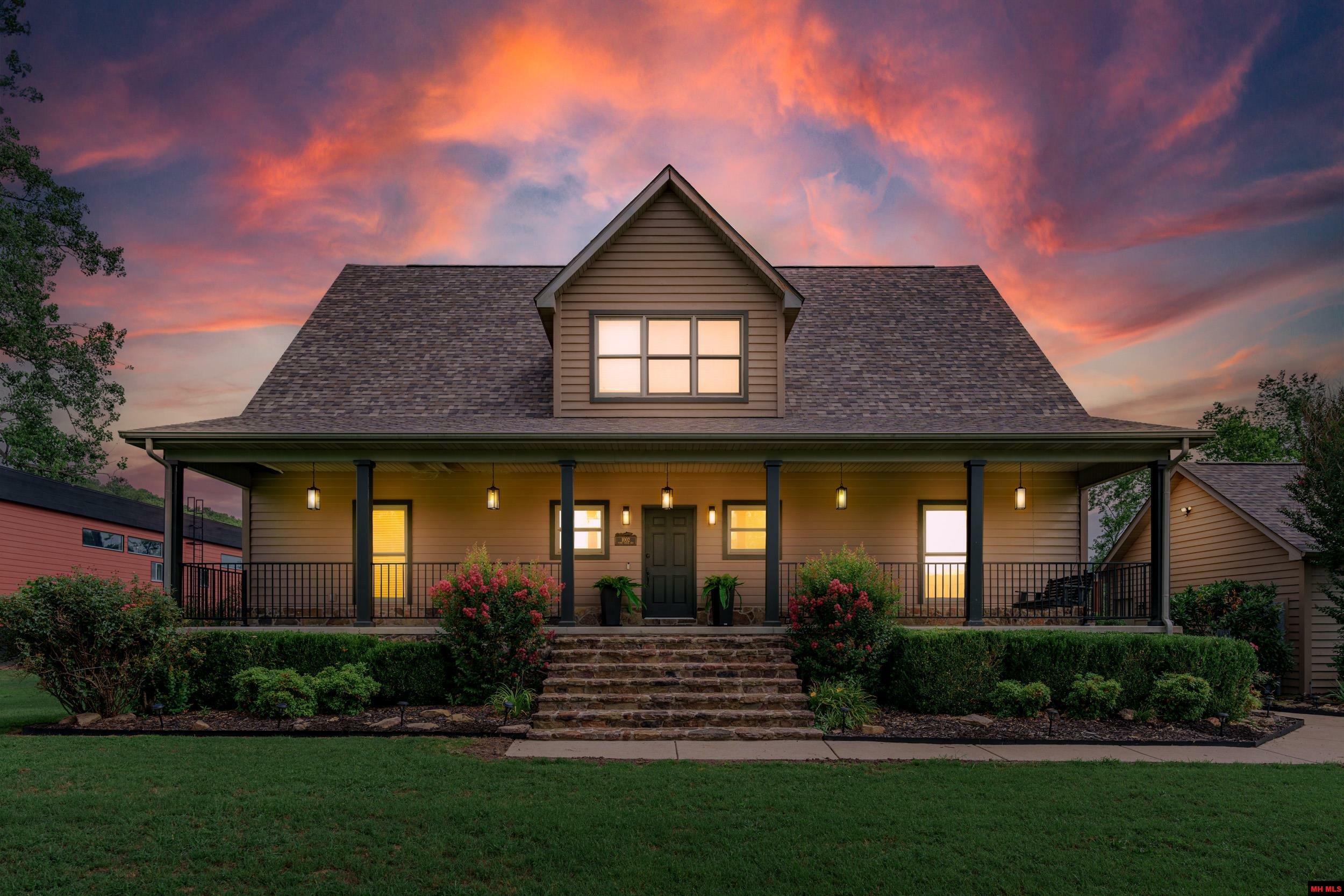 Property Photo: 1002 Stone Creek Way AR 72658