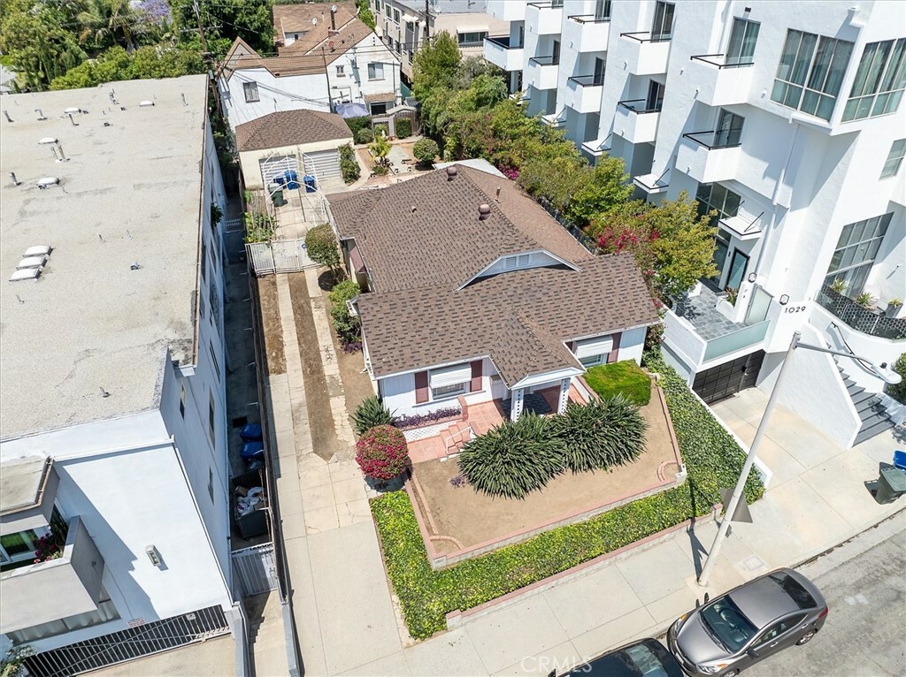 Property Photo:  1025 N Vista Street  CA 90046 