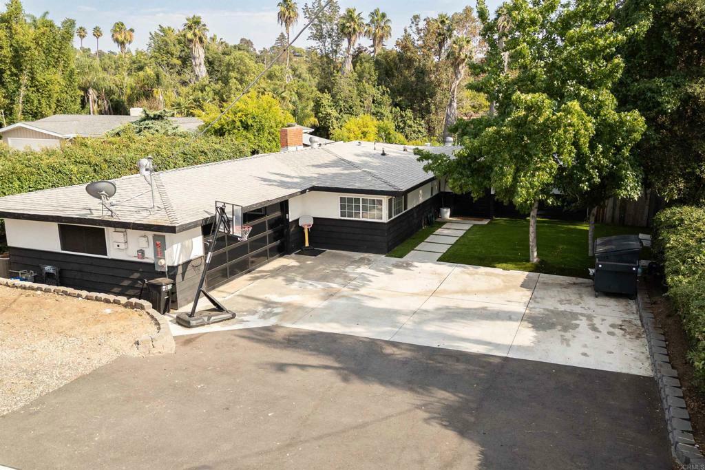 Property Photo:  811 Osborne Street  CA 92084 