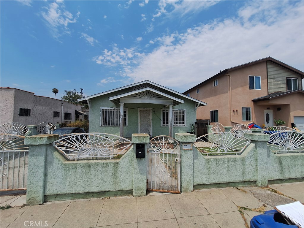 Property Photo:  157 W 71 Street  CA 90003 