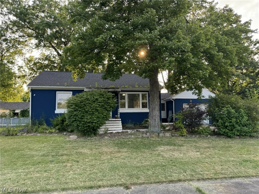 Property Photo:  1379 Maxwell Avenue NW  OH 44485 