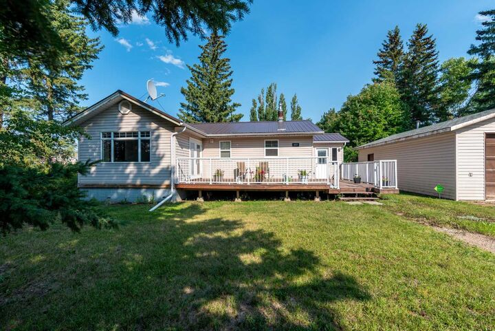 Property Photo:  507 1 Street E  SK S0M 1M0 
