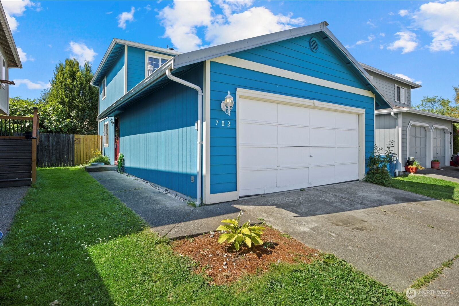 Property Photo:  702 Lois Lane  WA 98294 