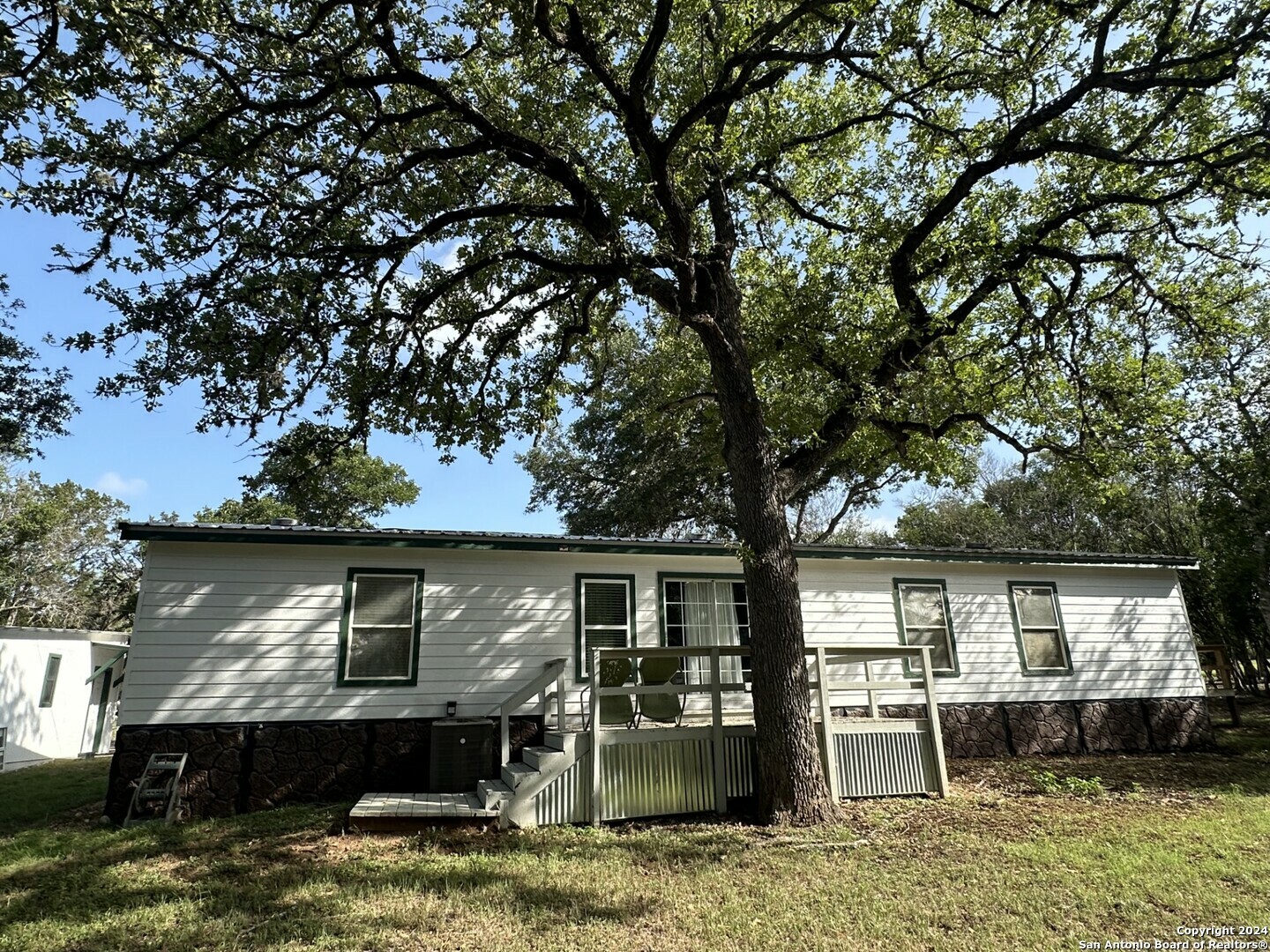 Property Photo: 402 Galveston St TX 78003