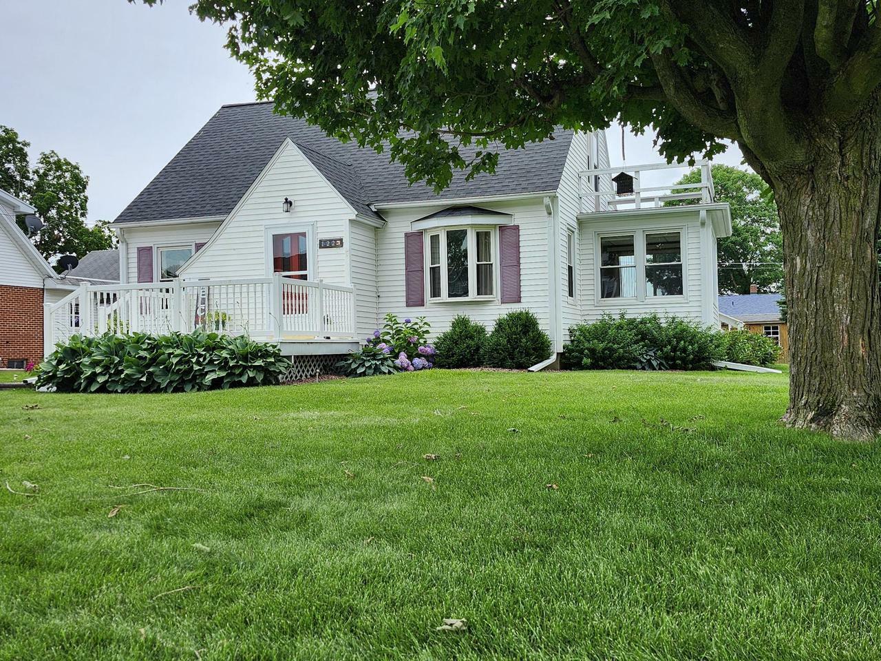 Property Photo:  122 Ellickson Street  WI 53911 