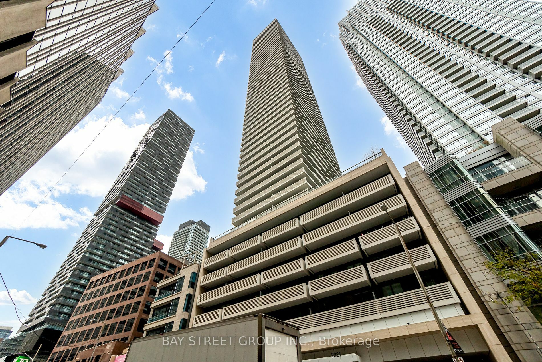 Property Photo:  2221 Yonge St 4206  ON M4S 2B4 