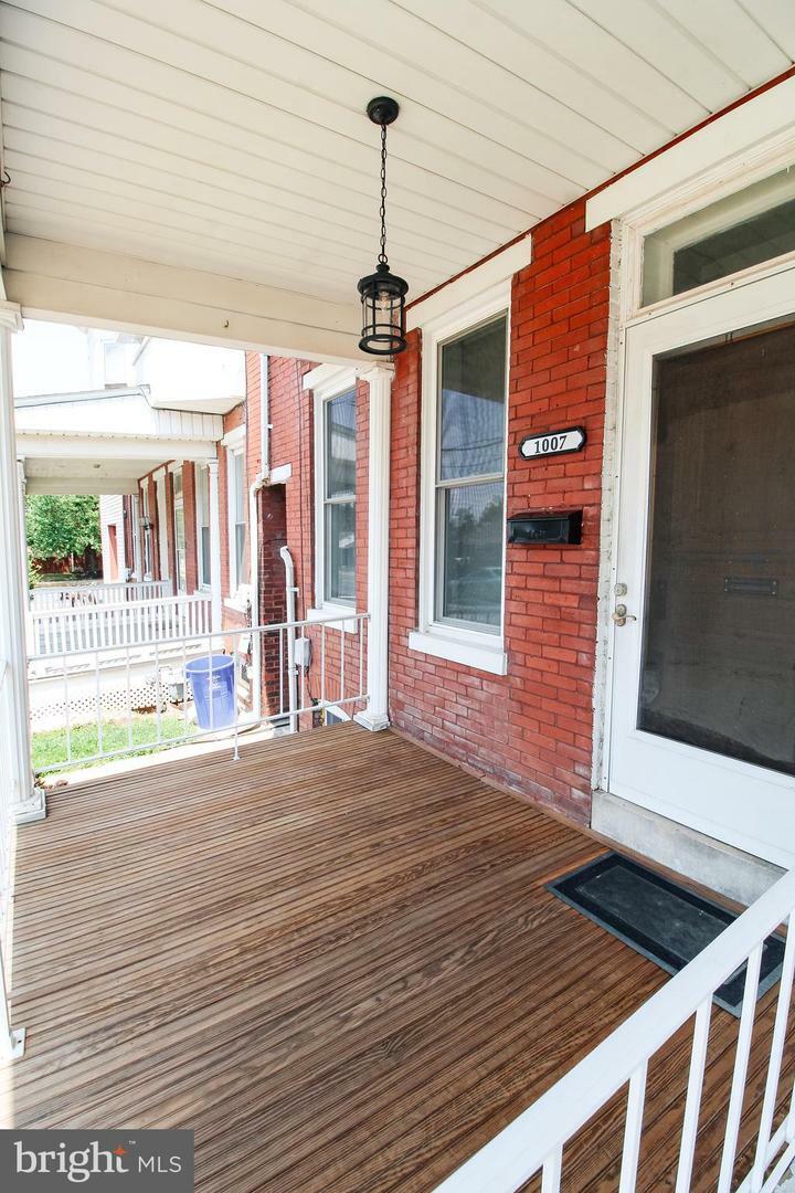 Property Photo:  1007 S Queen Street  PA 17403 