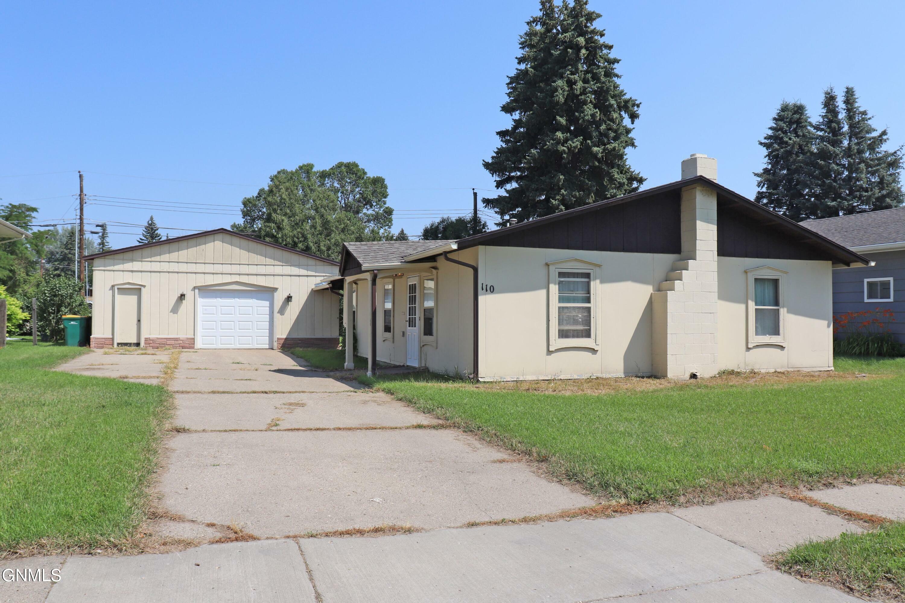 Property Photo:  110 Cherokee Avenue  ND 58501 