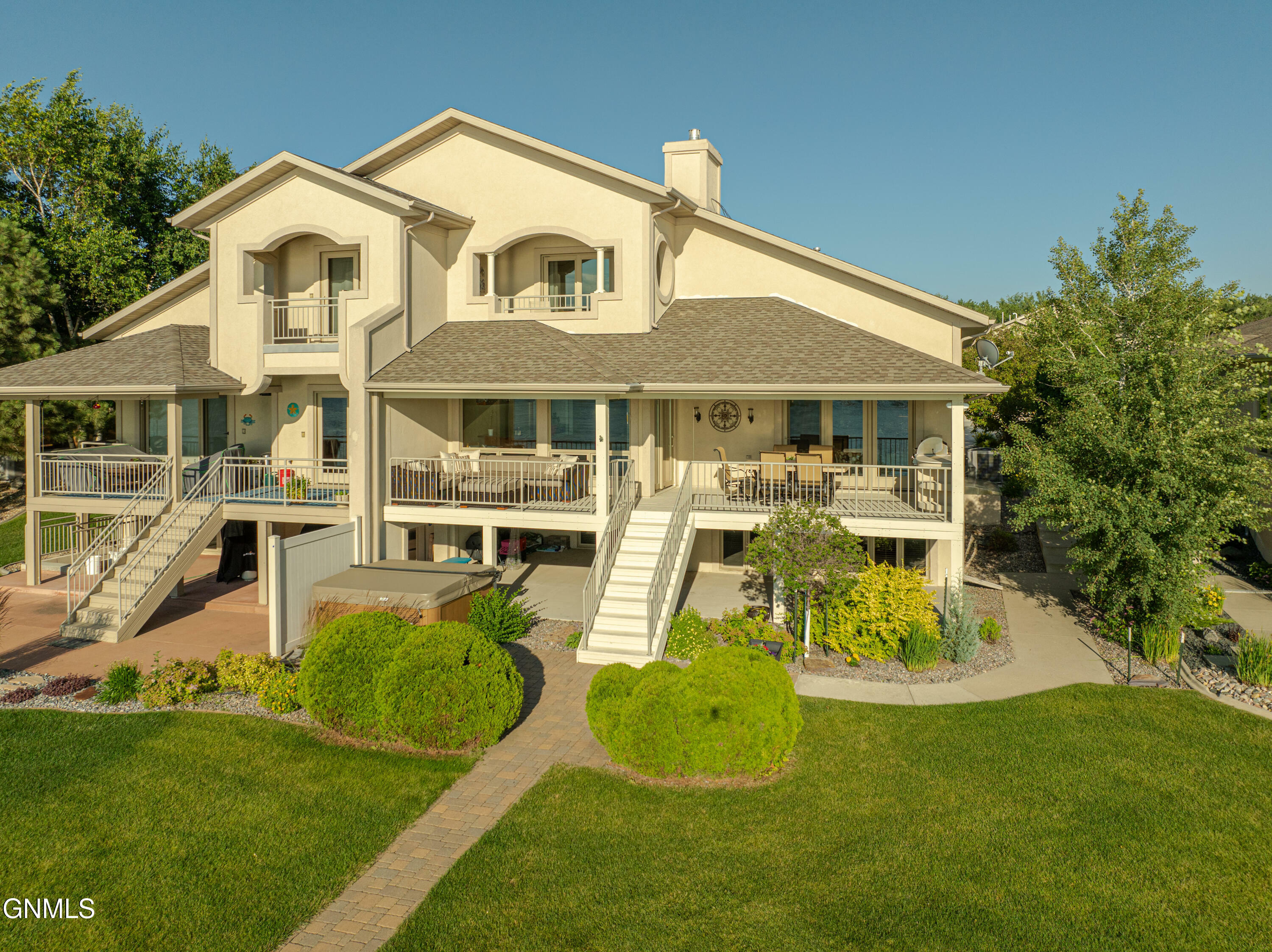 Property Photo: 932 Southport Loop ND 58504