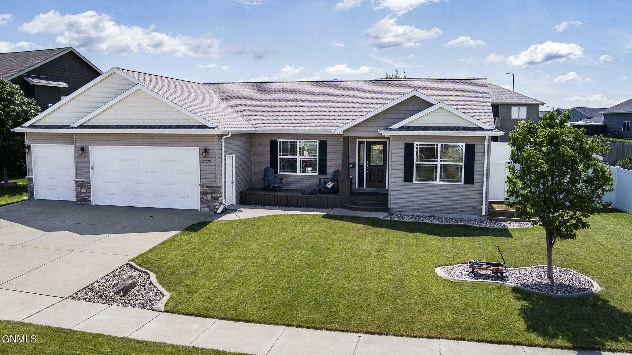 Property Photo:  2770 Prairie Oak Drive  ND 58601 