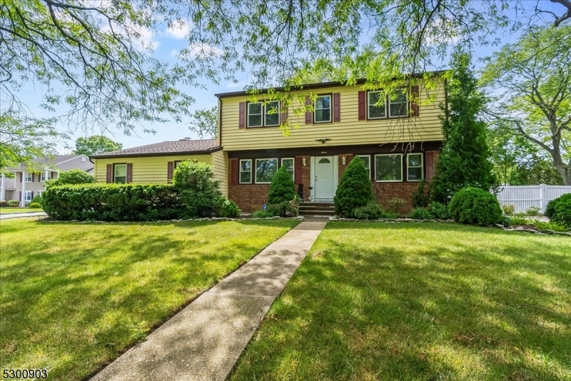 Property Photo:  7 Bent Birch Pl  NJ 07054 