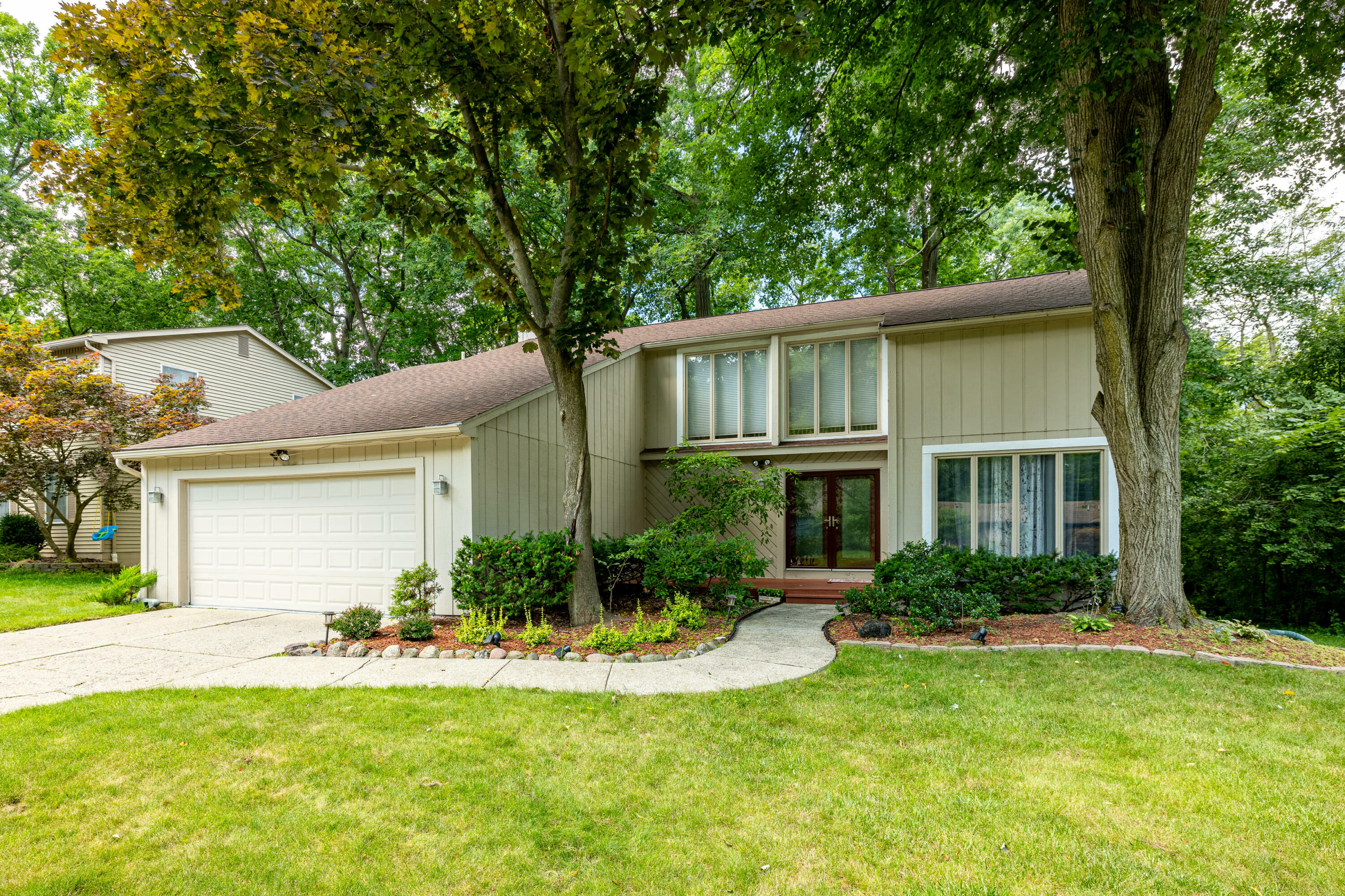 Property Photo:  1415 Folkstone Court  MI 48105 