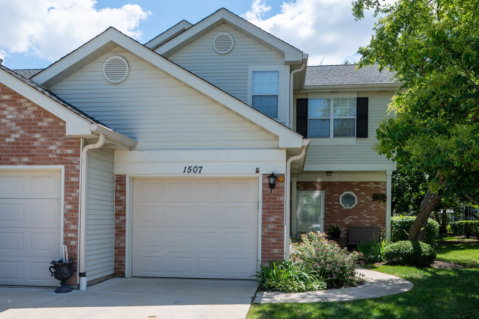 Property Photo:  1507 Golfview Court  IL 60139 