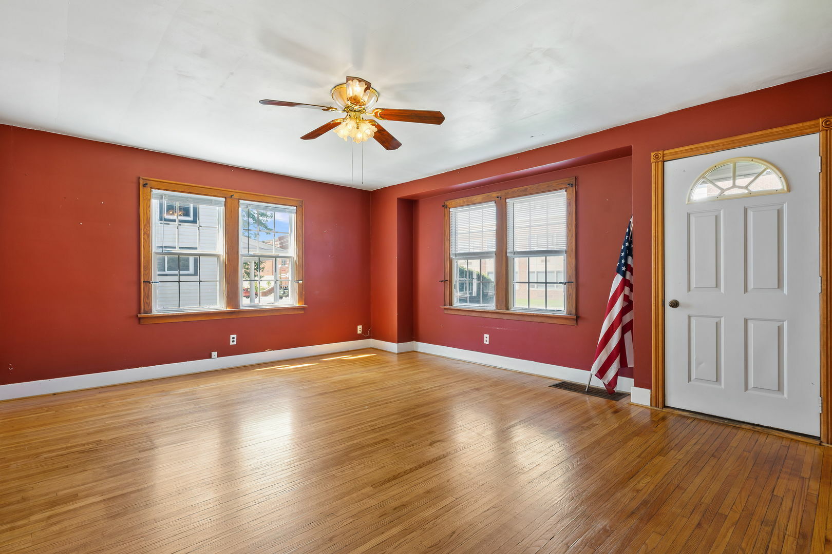 Property Photo:  325 Putnam Avenue  IL 60098 