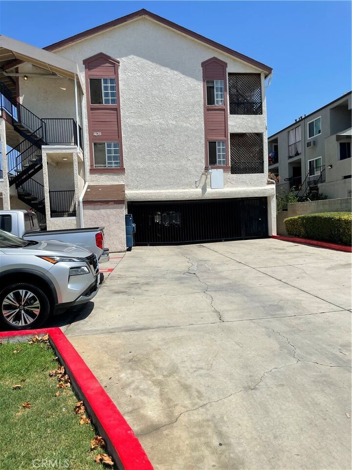 Property Photo:  1635 W Civic Center Drive  CA 92703 