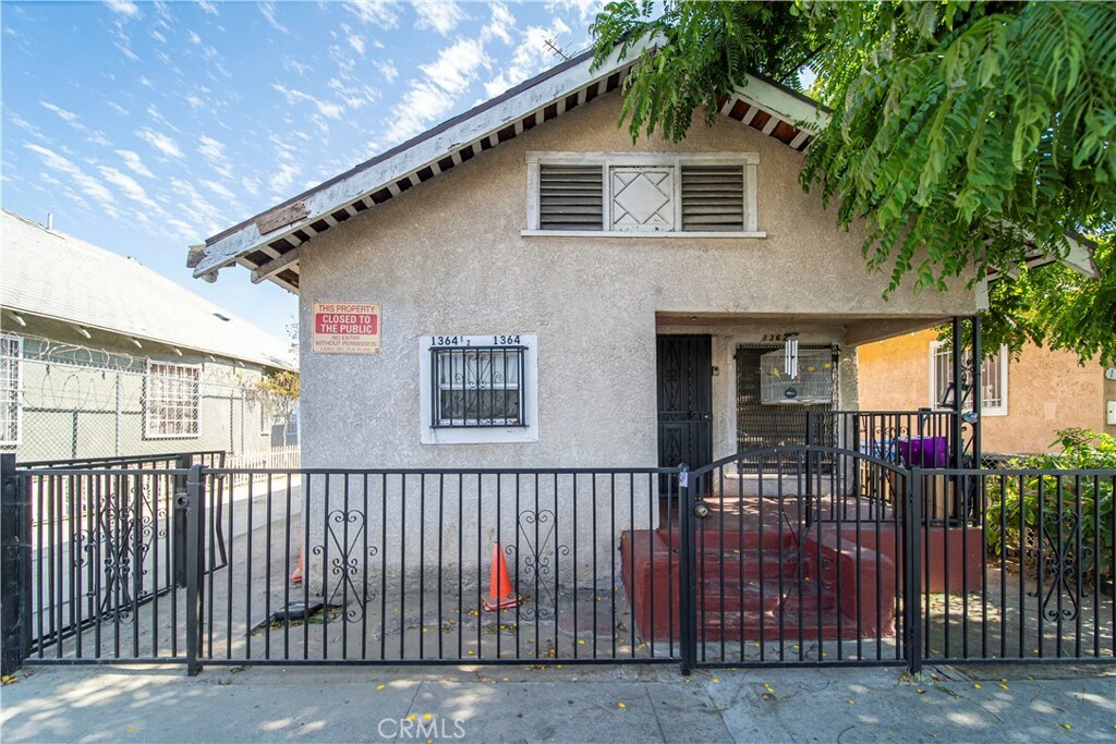 Property Photo:  1362 E Vernon Avenue  CA 90011 