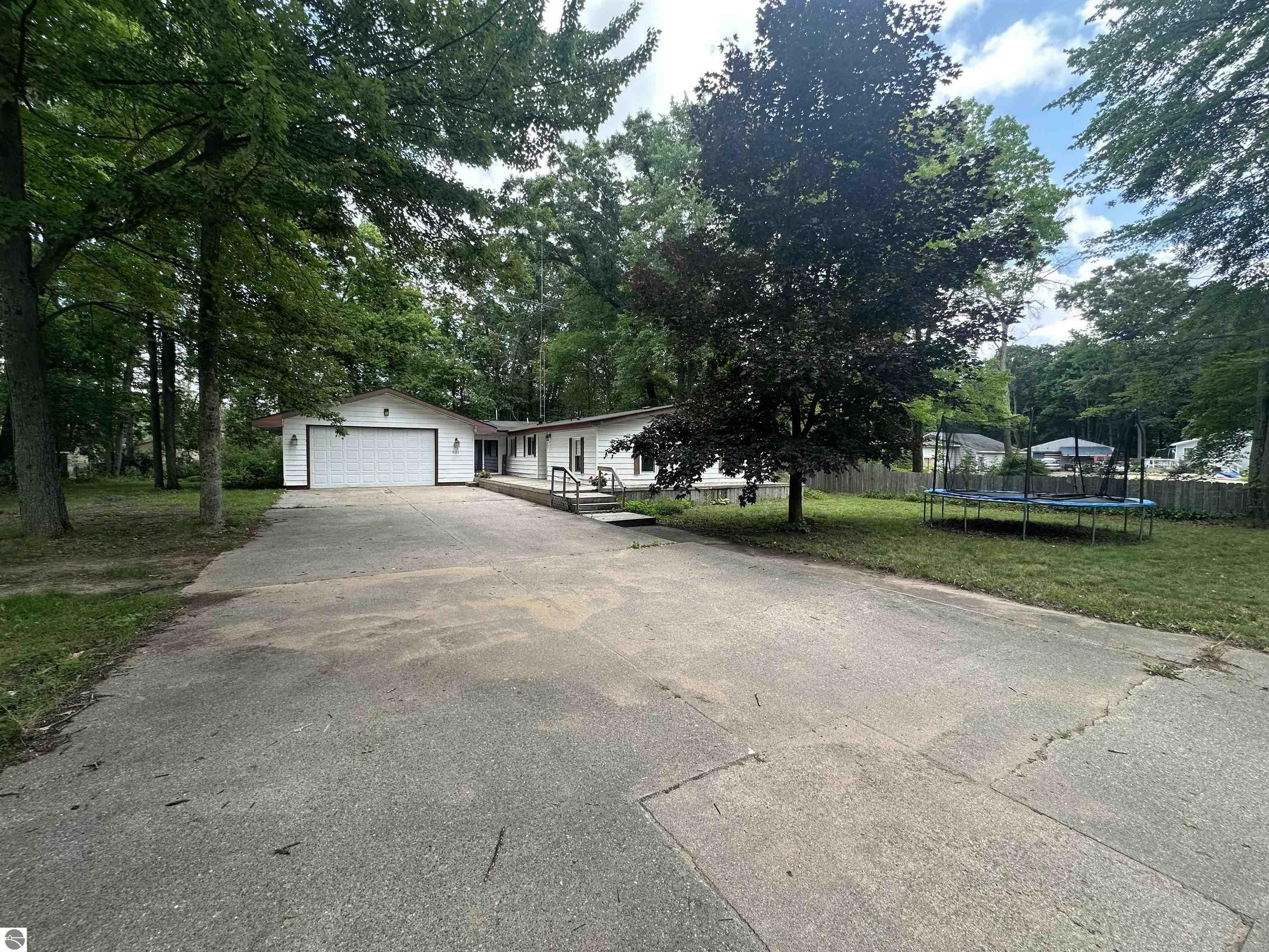 Property Photo:  2185 Oakridge Drive  MI 48622 