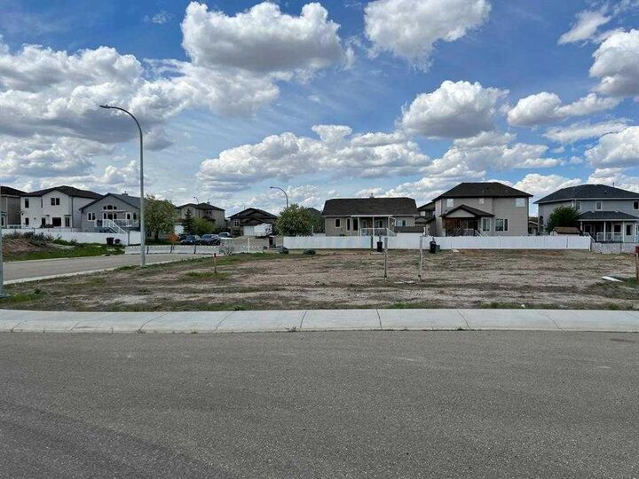 Property Photo: 160 10 Avenue SE AB T0J 0Y6
