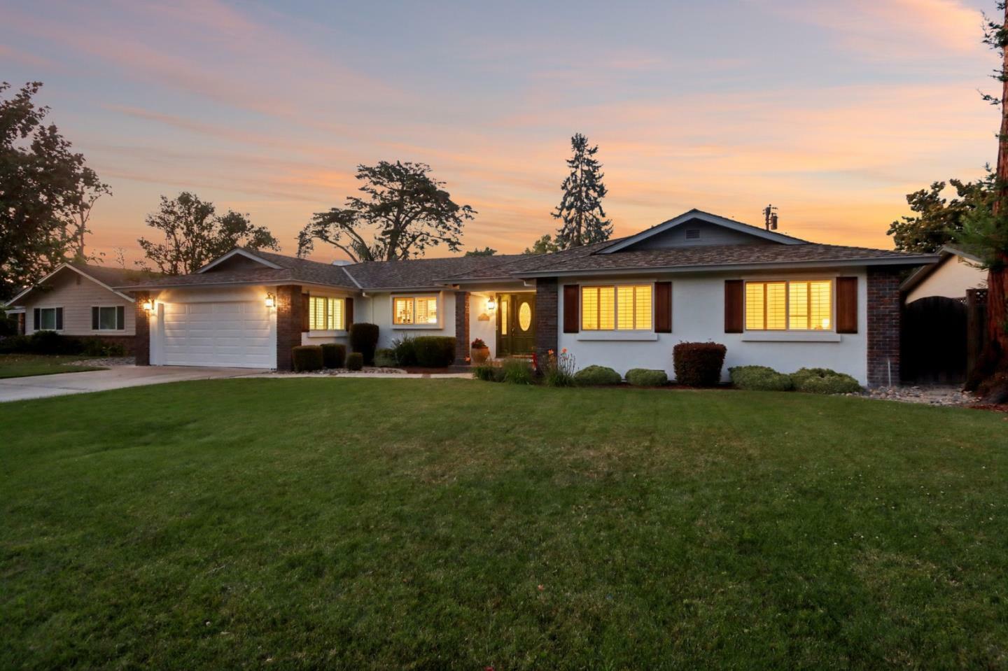 Property Photo: 19079 Saratoga Glen Place CA 95070