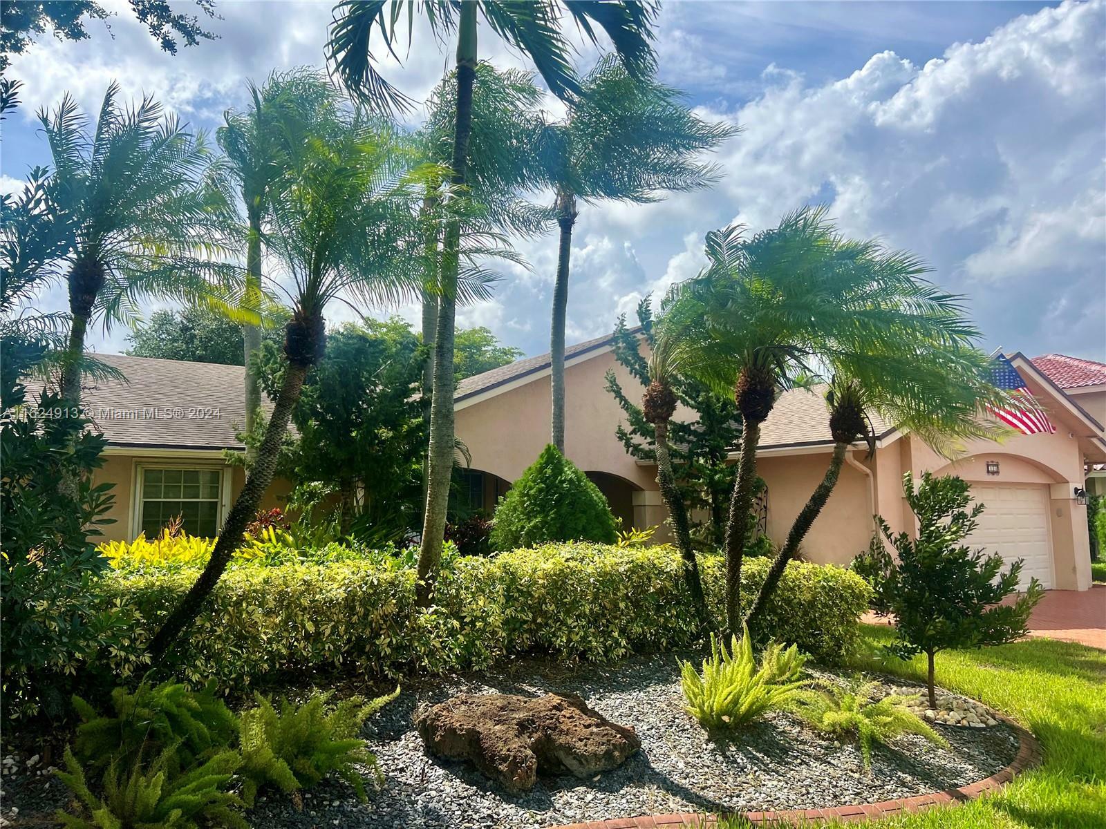 Property Photo:  310 NW 197th Ave  FL 33029 