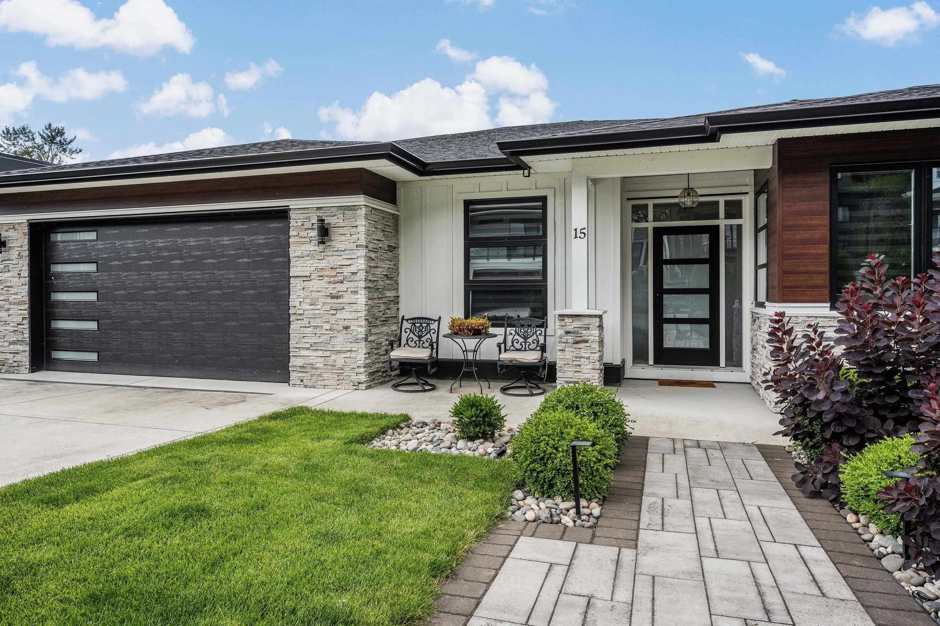 Photo de la propriété:  50778 Ledgestone Place 15  BC V2P 0E7 