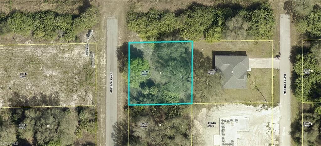 Property Photo:  1520 Hibiscus Ave  FL 33972 