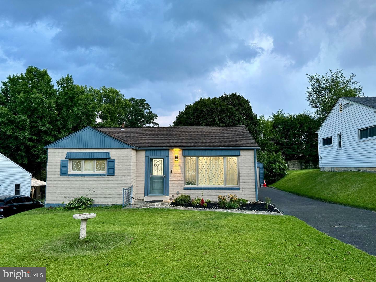 Property Photo:  318 Maple Avenue  PA 19116 