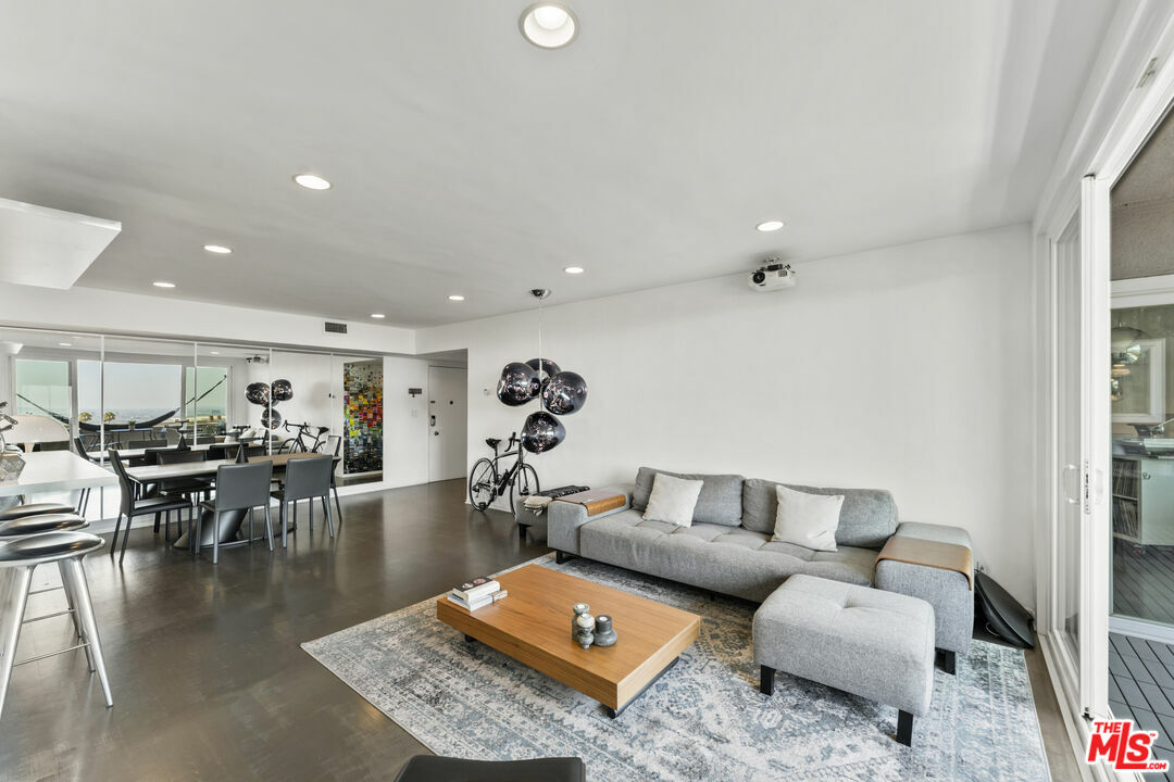 Property Photo:  7309   Franklin Ave 403  CA 90046 