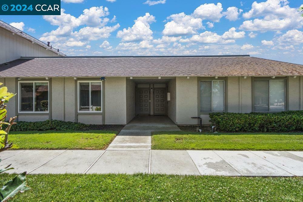 Property Photo:  825 Oak Grove Rd 28  CA 94518 