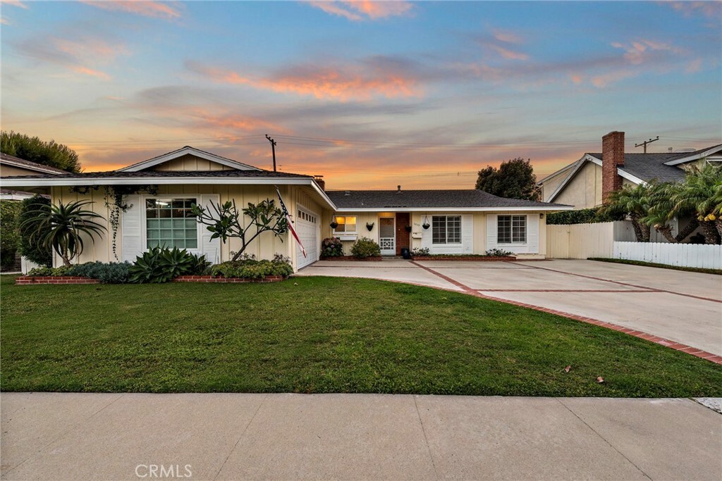 Property Photo:  2829 Europa Drive  CA 92626 