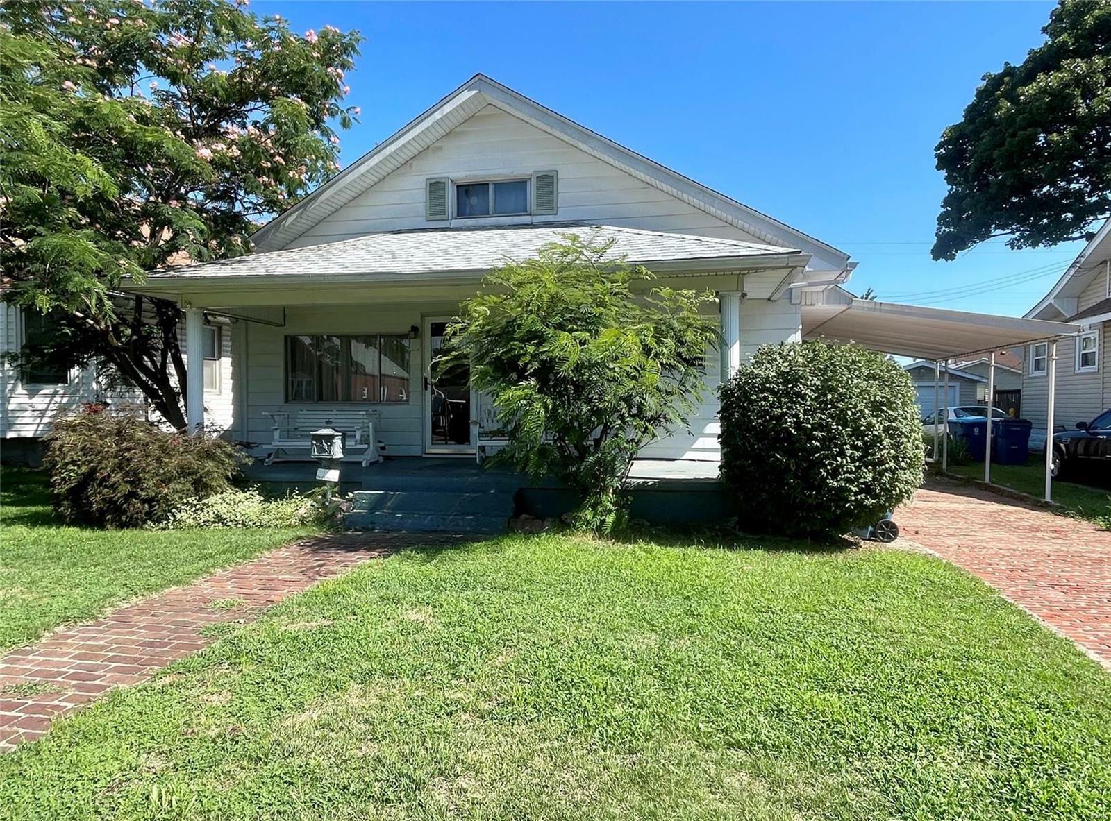 Property Photo:  807 E Ferguson Avenue  IL 62095 