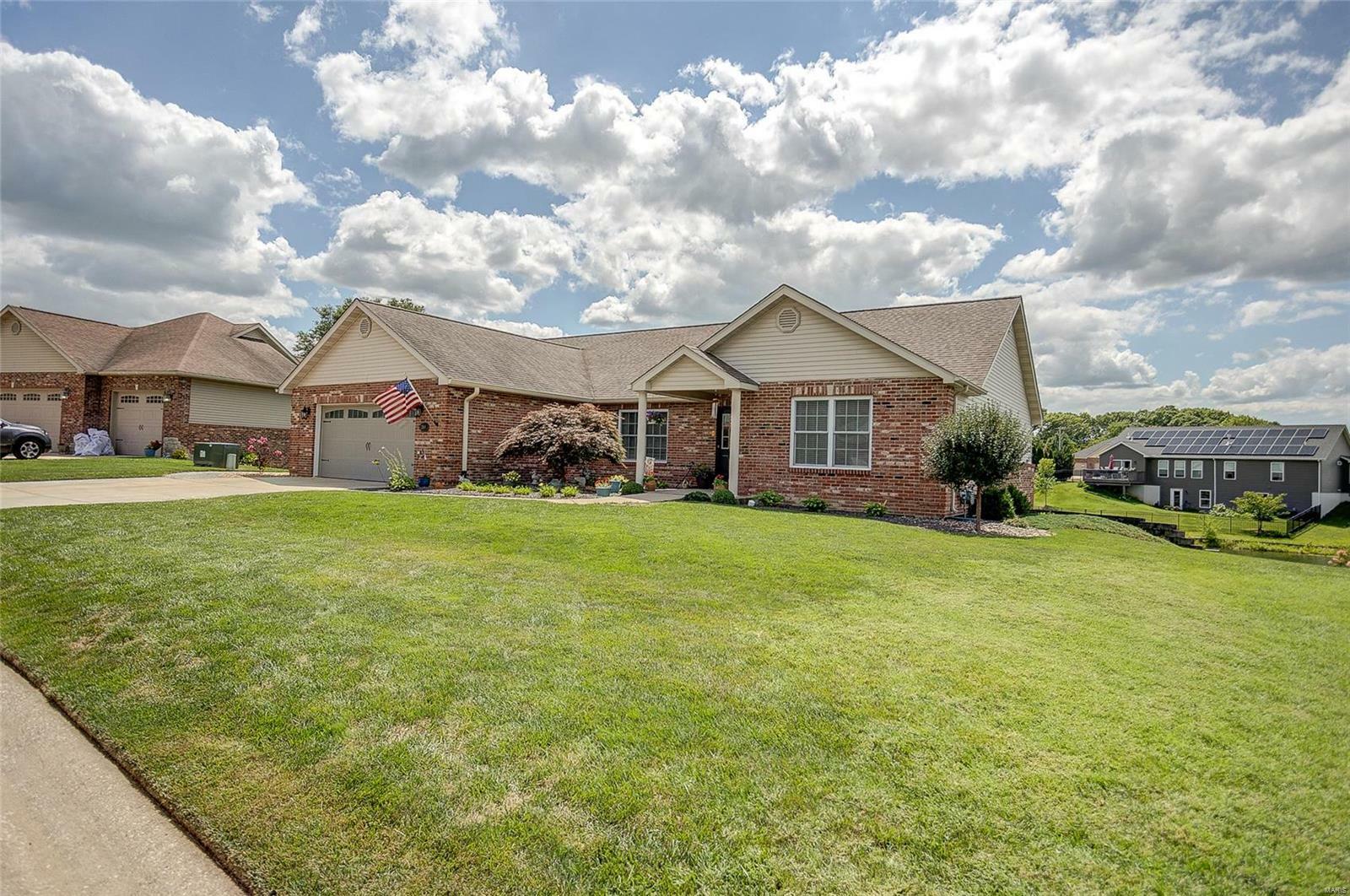 Property Photo:  248 Oakridge Ct  IL 62208 