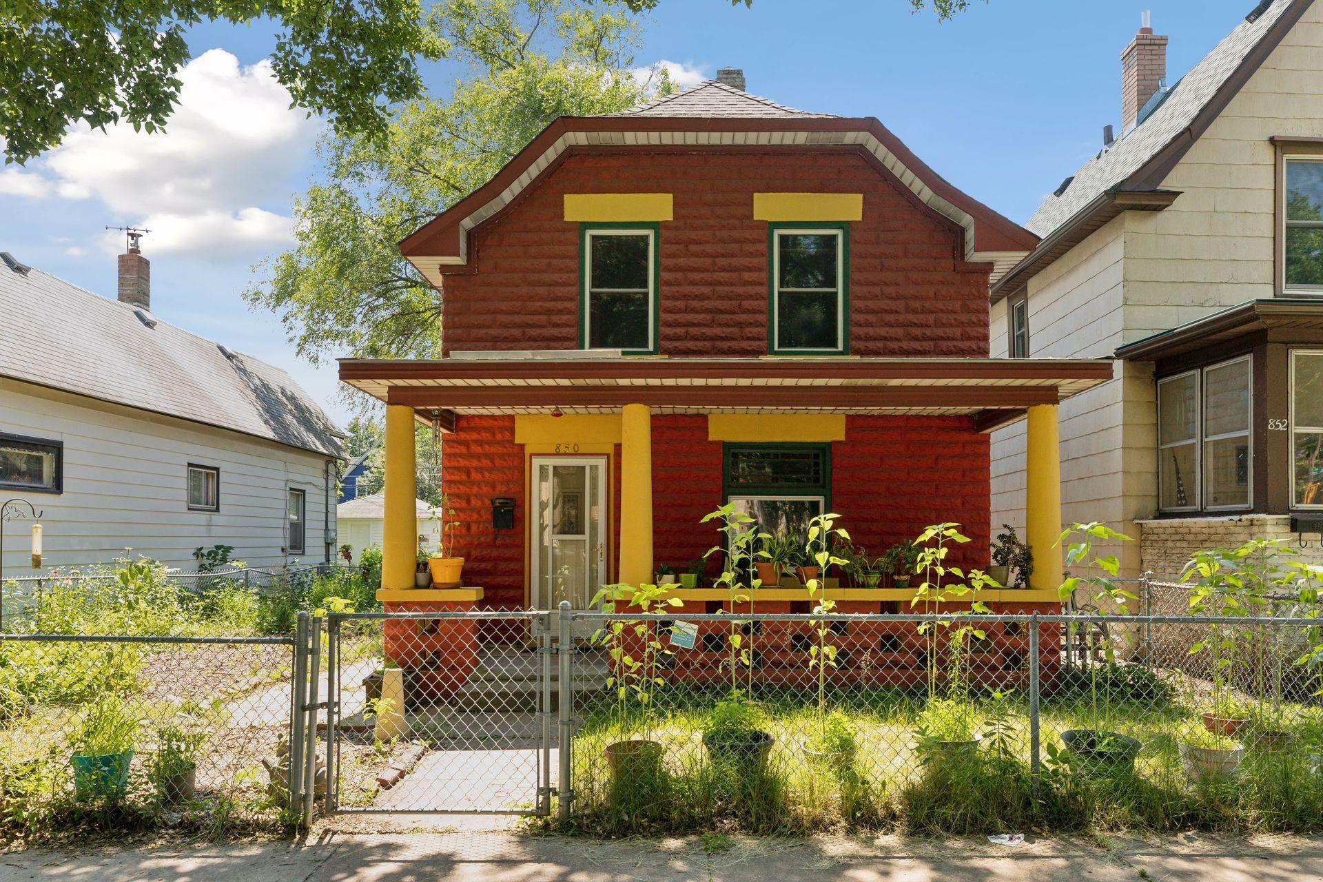 Property Photo:  850 Minnehaha Avenue W  MN 55104 