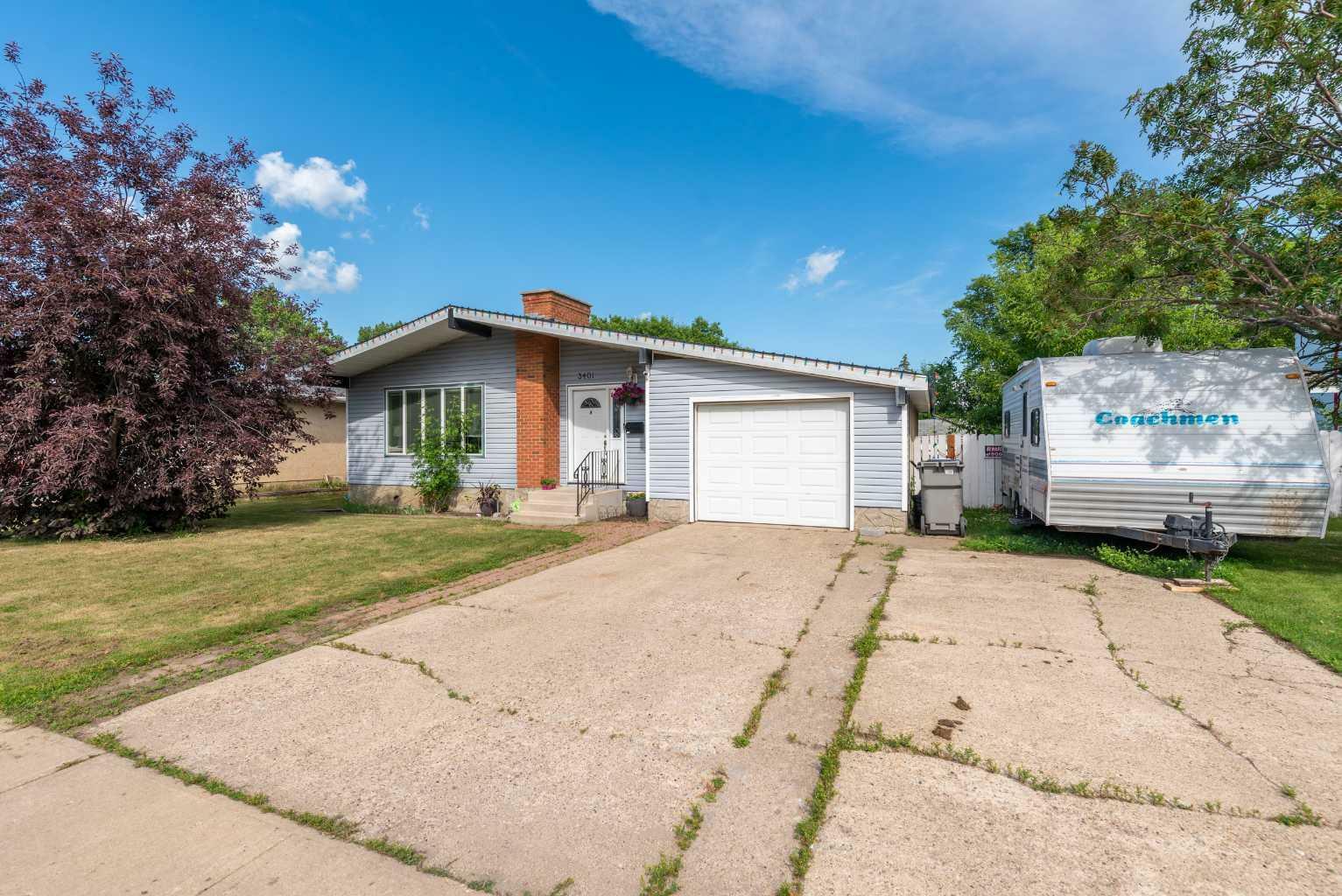 Property Photo: 3401 55 Avenue AB T9V 1K6