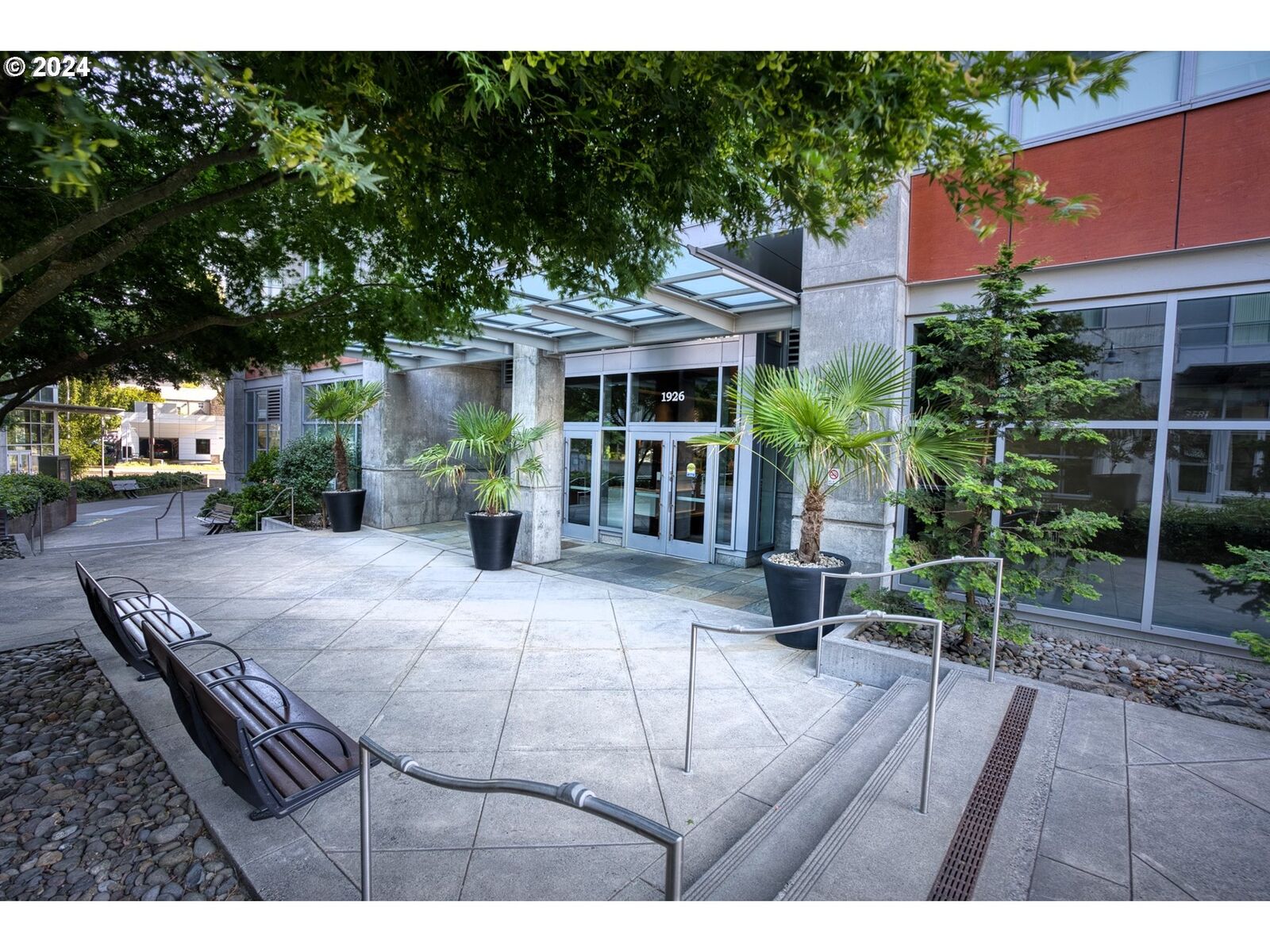 Property Photo: 1926 W Burnside St 1114 OR 97209